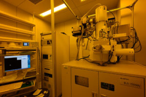 Equipment in the yellow room